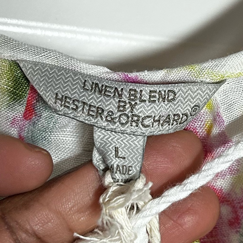 Hester & Orchard Colorful Floral Women's Linen Blend Top - Picture 2 of 5